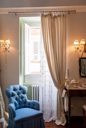 Economy Double Room (External Bathroom) | Premium bedding, down comforters, pillowtop beds, individually decorated - Casa Isabella (Rocca San Giovanni)