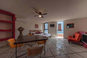 Comfort-Loft, Nichtraucher, Balkon | Wohnbereich | Plasmafernseher