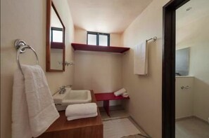 舒適樓中樓客房, 非吸煙房, 陽台 | 浴室洗手台