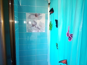 City Double Room, Bathtub, City View | Bathroom