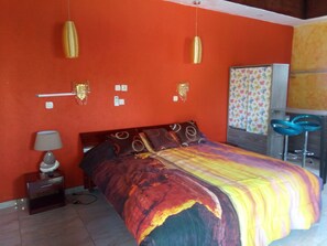 Kamar Double Kota, bathtub, pemandangan kota | Meja kerja, tirai kedap cahaya, setrika/meja setrika, dan Wi-Fi gratis