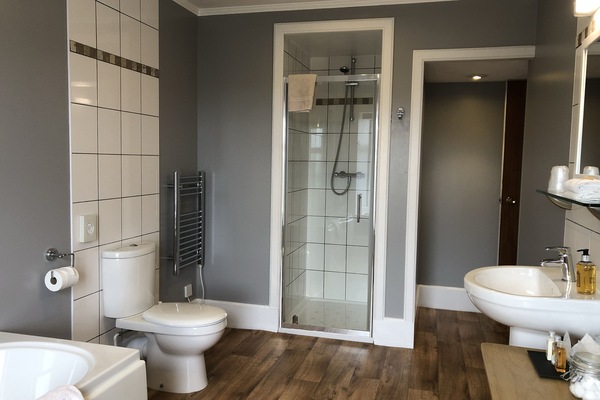 Superior Double or Twin Room, Ensuite, Sea View (The Bowmore Suite) | Bathroom shower