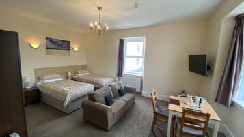 واي فاي مجانًا وملاءات أسرّة