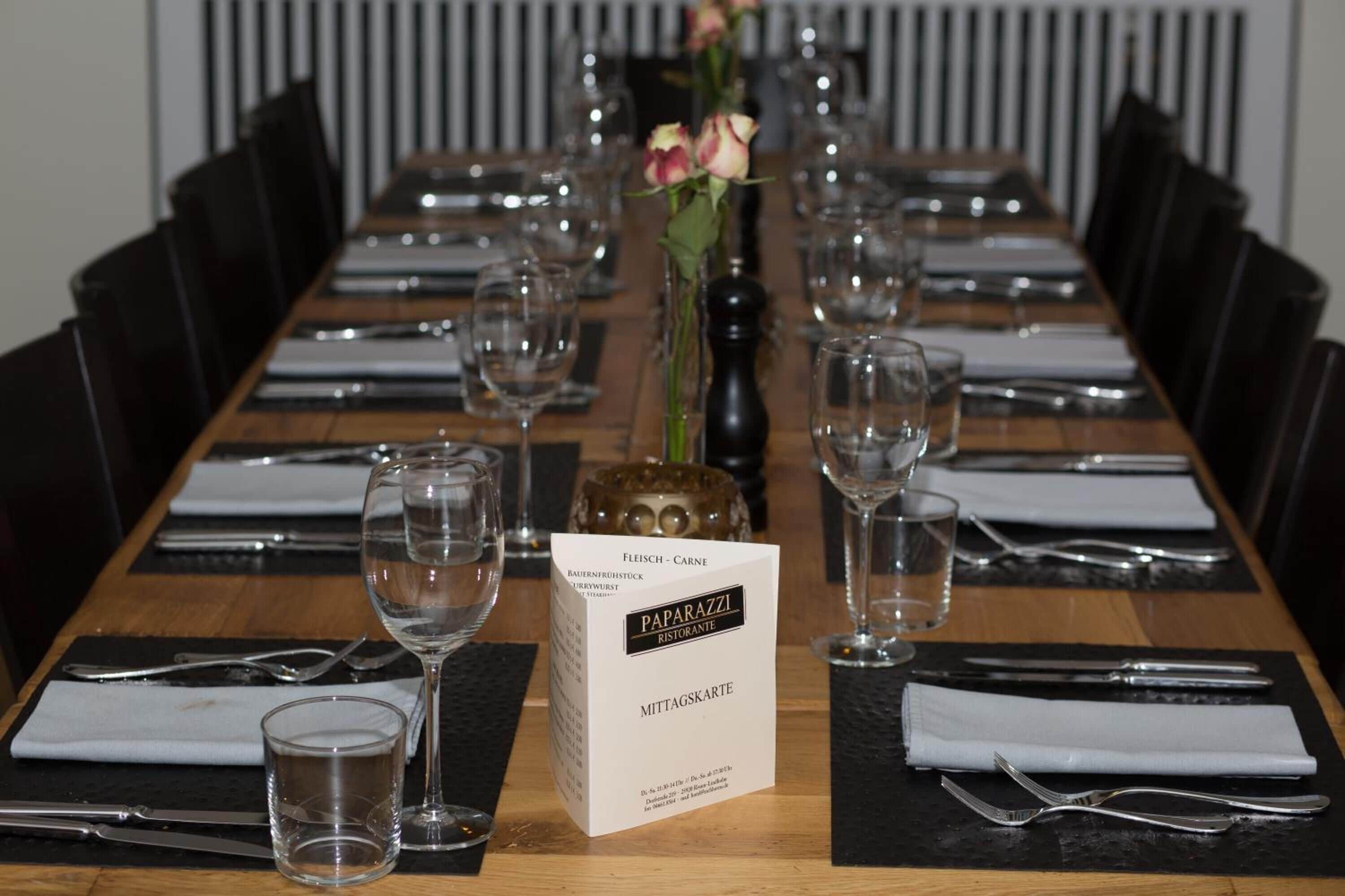 breakfast, lunch, dinner served; international cuisine