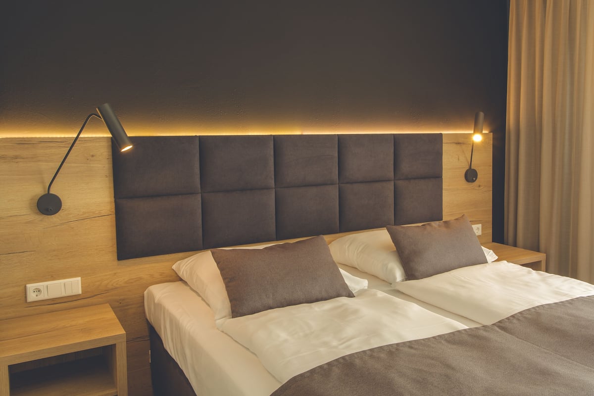 Caja fuerte, cortinas opacas, sistema de insonorización