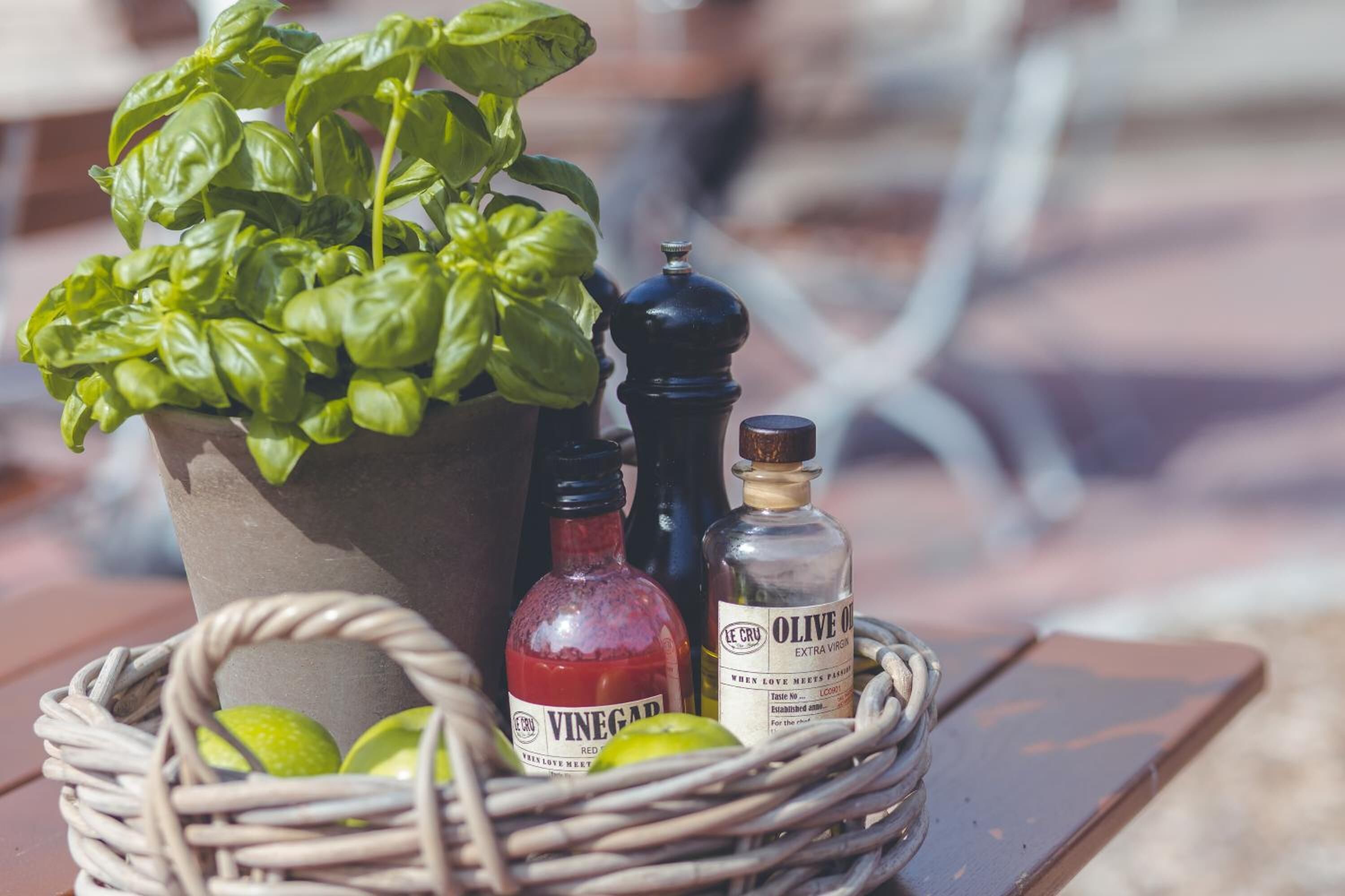 breakfast, lunch, dinner served; international cuisine