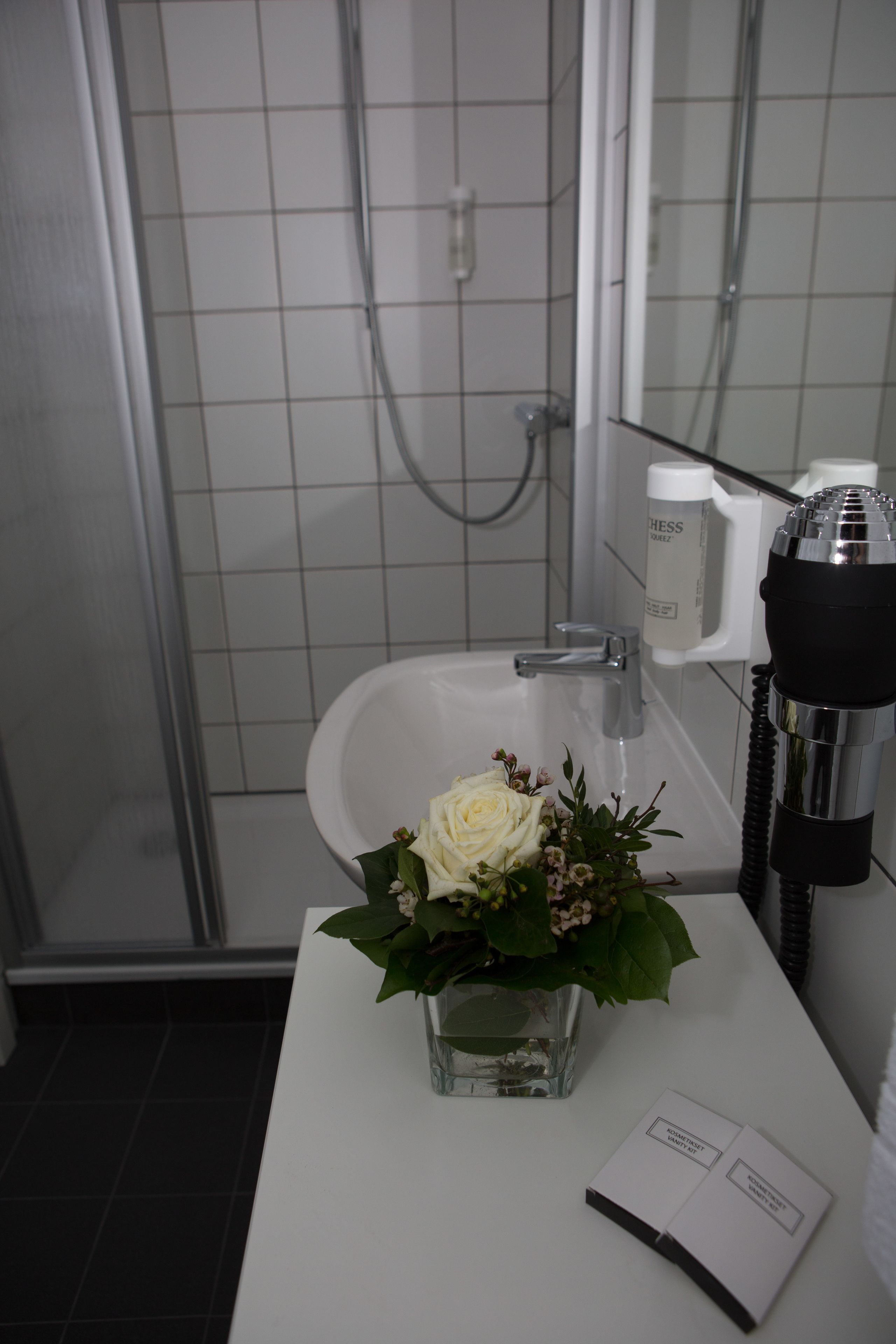 double room | bathroom | shower, free toiletries, hair dryer, towels