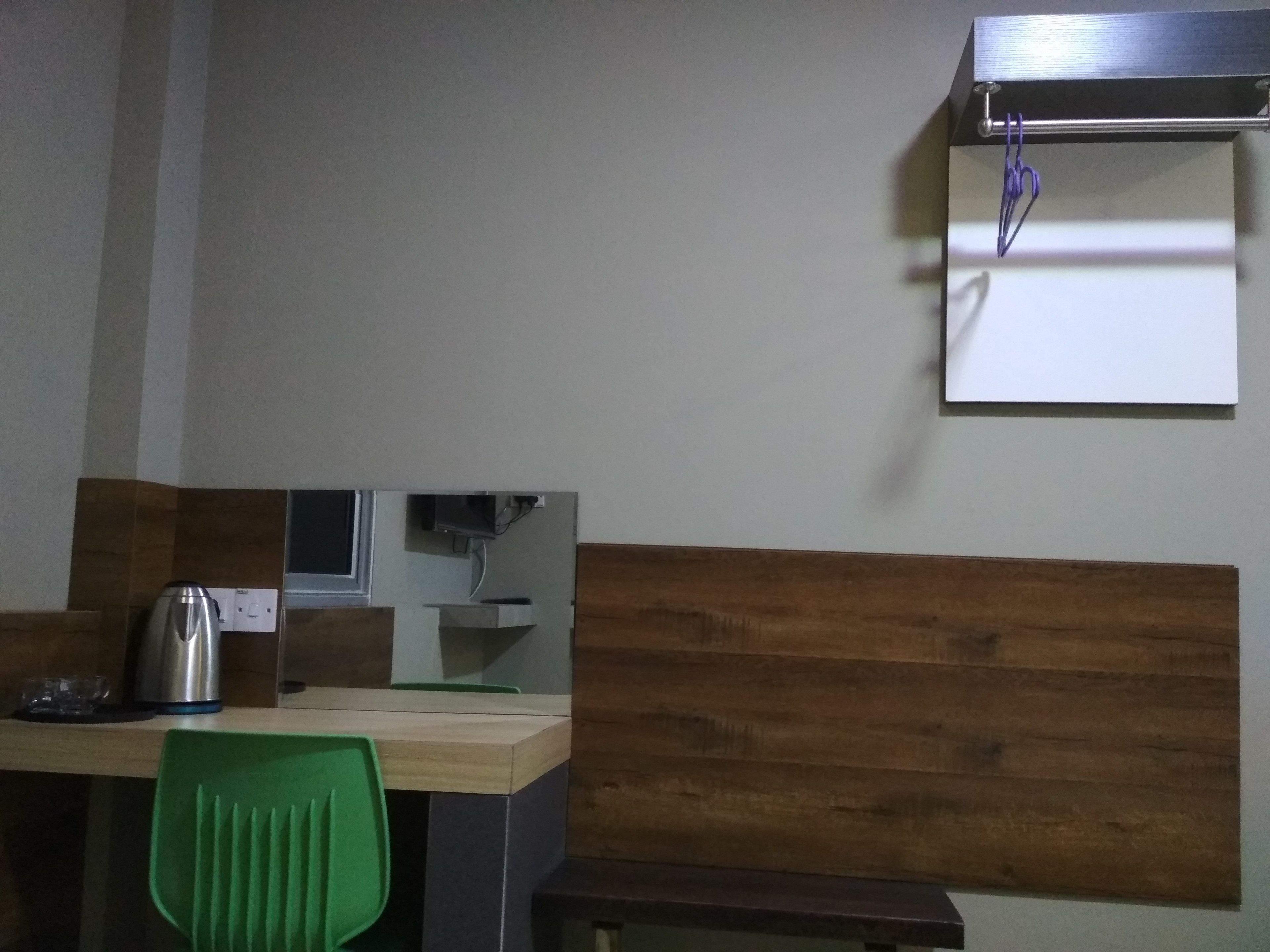 standard double room, 1 queen bed, non smoking | room amenity