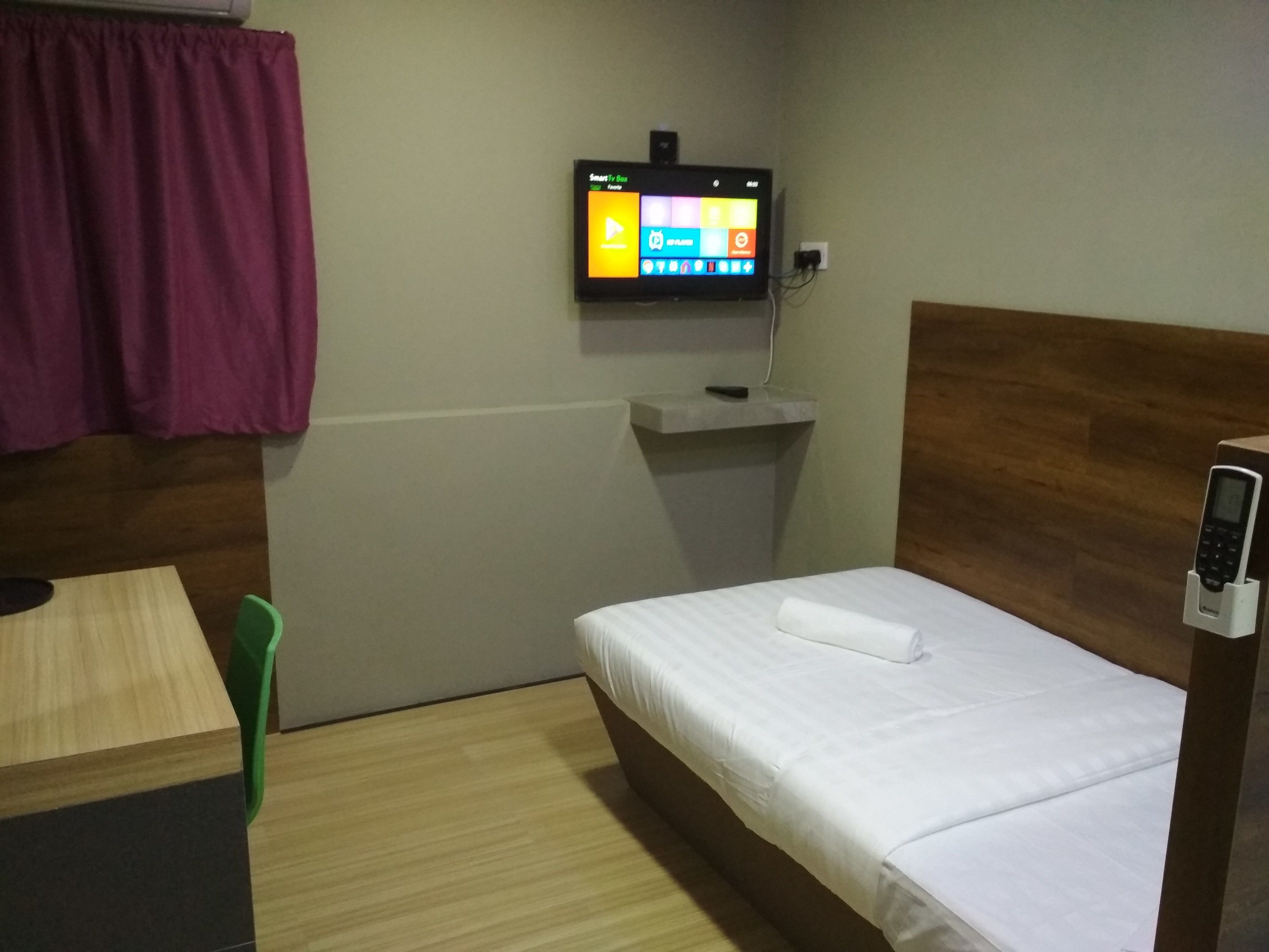 family triple room, multiple beds, non smoking | desk, iron/ironing board, free wifi