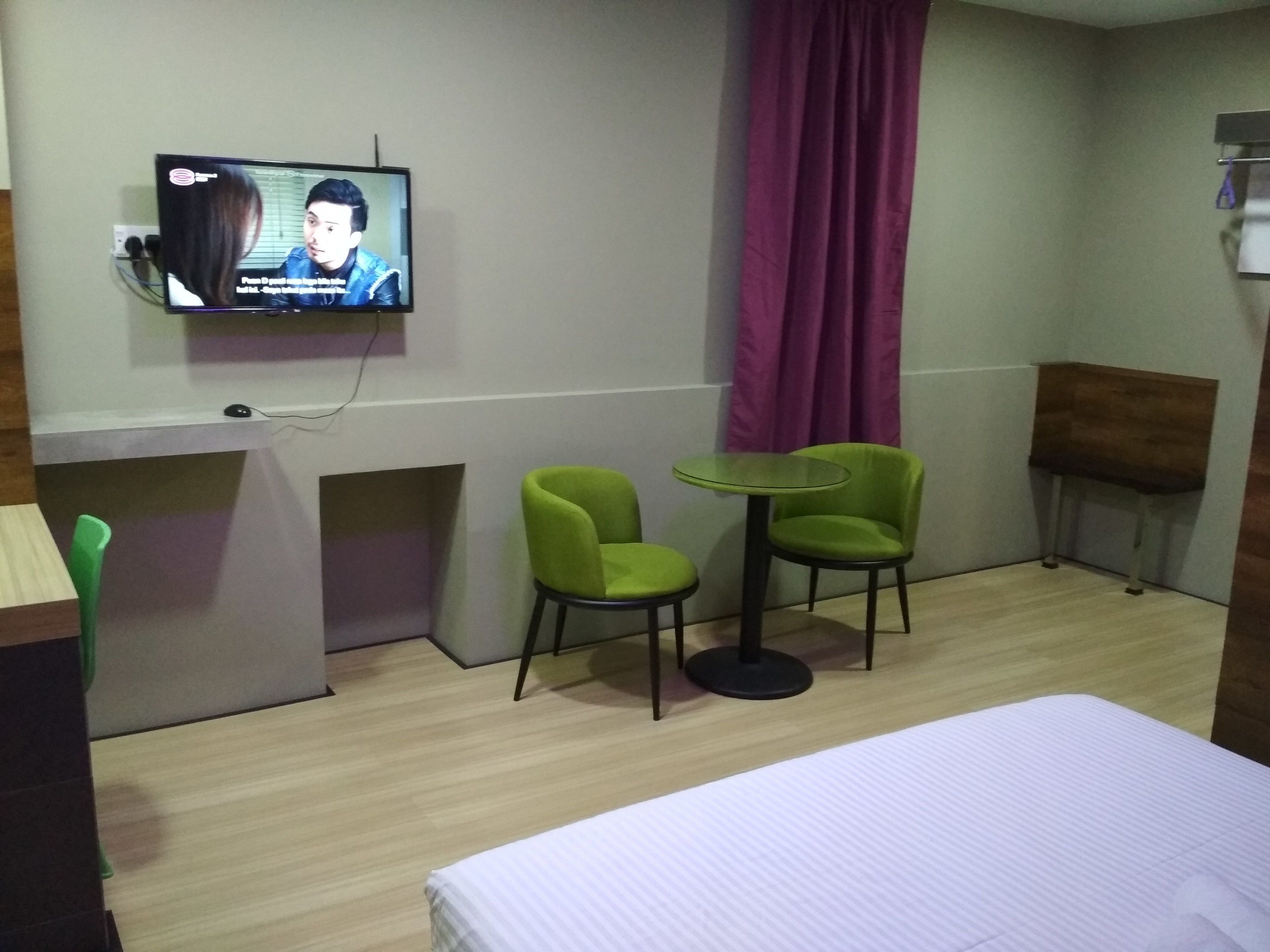 deluxe double room, 1 double bed, non smoking | desk, iron/ironing board, free wifi