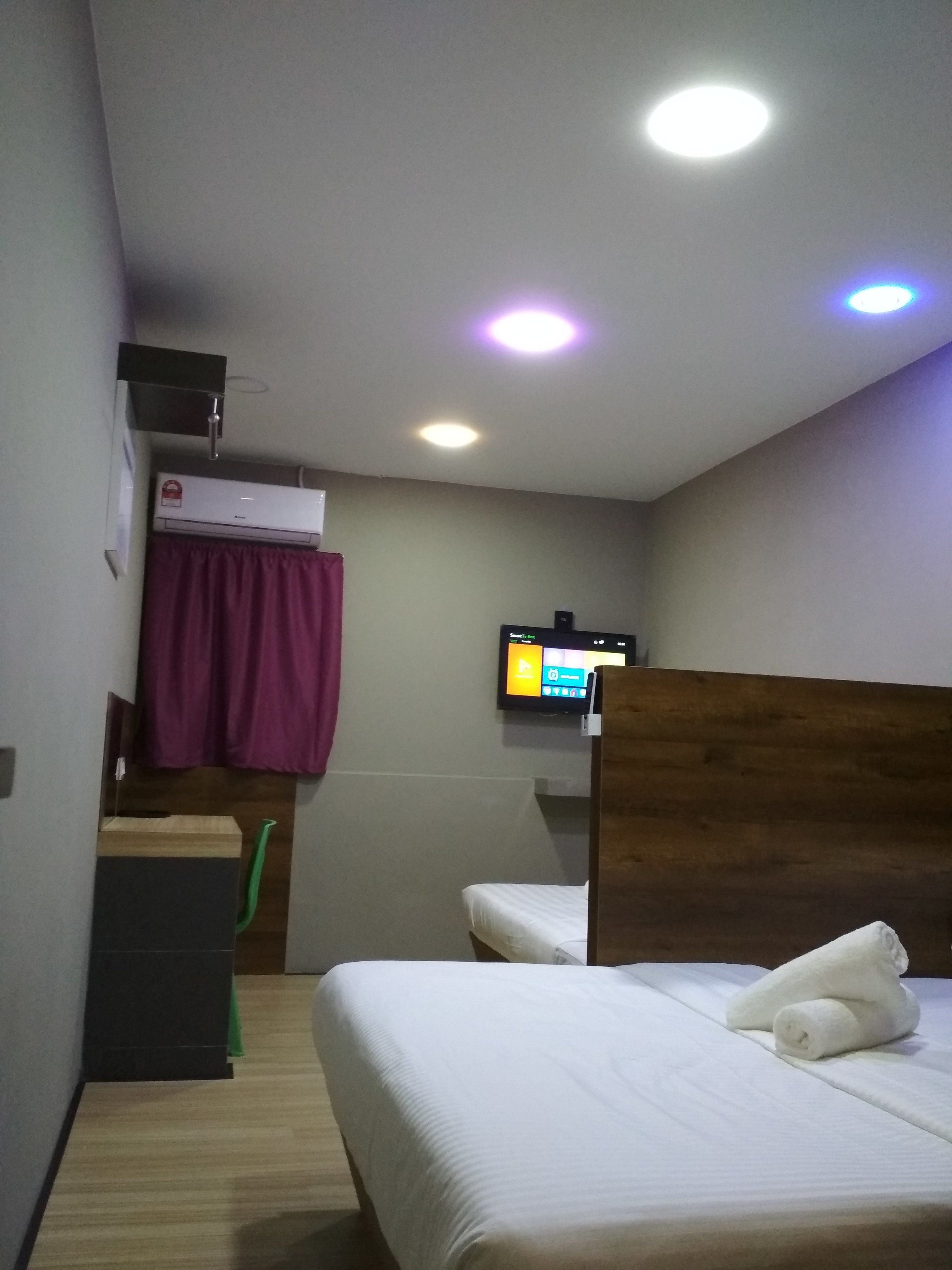family triple room, multiple beds, non smoking | desk, iron/ironing board, free wifi