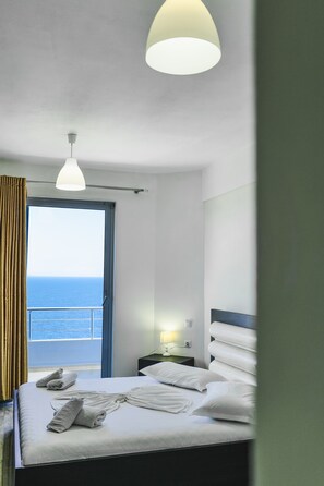 Triple Room, Sea View | Minibar, desk, soundproofing, free WiFi - Hotel Summer Dream (Sarandë)