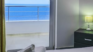 ميني بار ومكتب وتجهيزات عازلة للصوت وواي فاي مجانًا