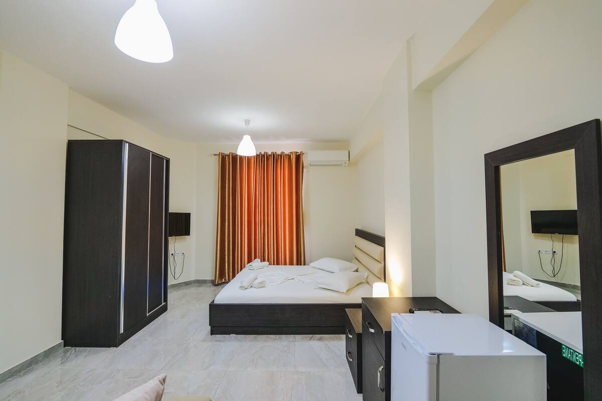Standard Double Room, Balcony | Minibar, desk, soundproofing, WiFi (free)