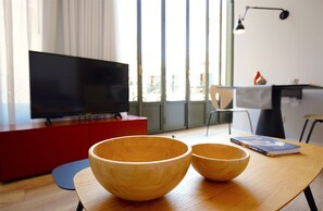 Télévision à écran plat de 40 pouces avec chaînes par câble, télévision