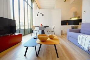 Télévision à écran plat de 40 pouces avec chaînes par câble, télévision