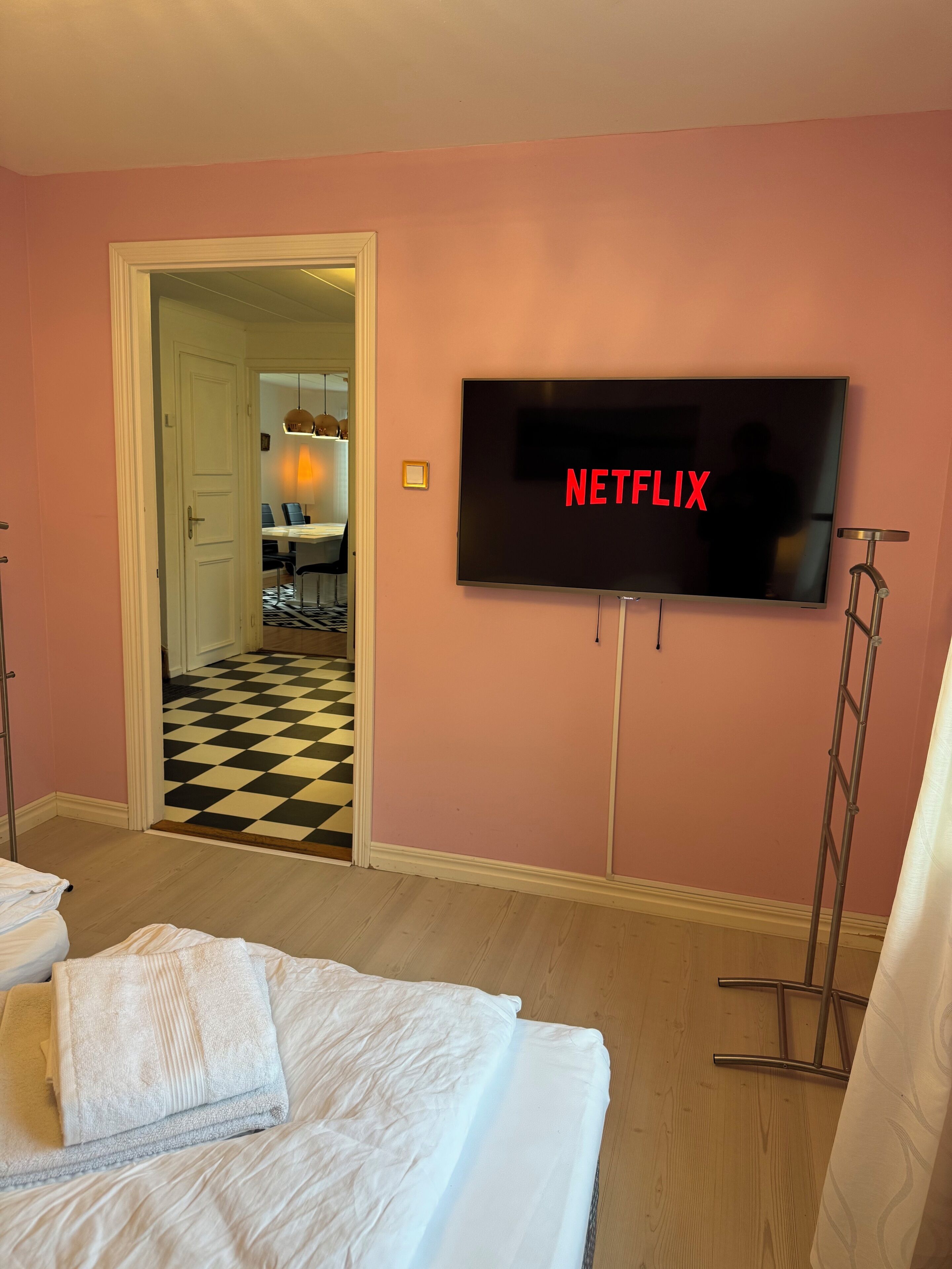 3 bedrooms, premium bedding, Select Comfort beds, individually decorated