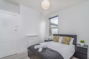 Apartment, 2 Bedrooms, Non Smoking | 2 bedrooms, individually decorated, individually furnished, desk - The Rock Apartments (London)