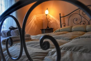 Dreibettzimmer, Balkon | Zimmersafe, kostenloses WLAN, Bettwäsche