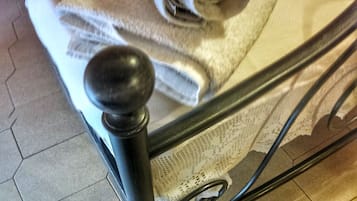 Camera tripla, balcone | Una cassaforte in camera, Wi-Fi gratuito, lenzuola