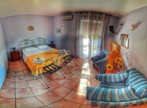 Quadruple Room, 2 Bedrooms, Balcony | In-room safe, free WiFi, bed sheets - Bed and Breakfast Pieffe (Frascineto)