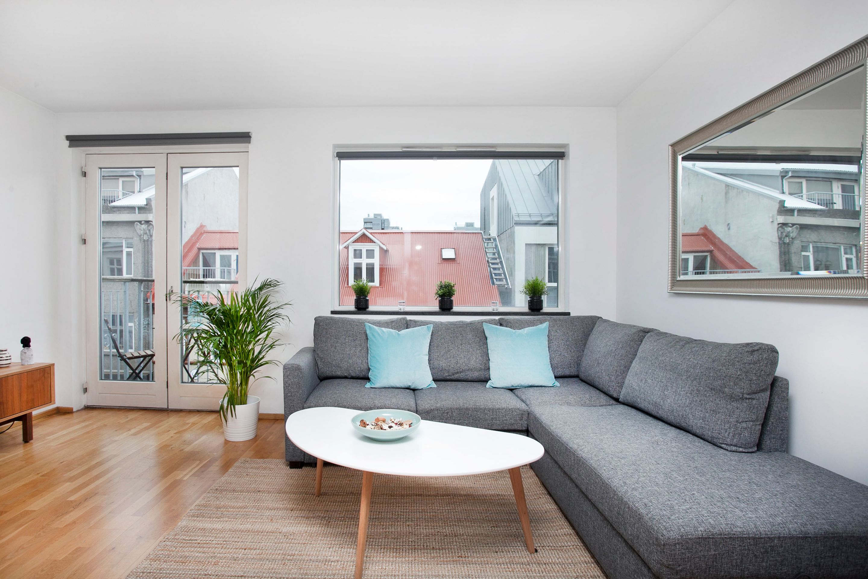 City Apartment, 1 Queen Bed with Sofa bed, Hot Tub (301) | Living room | 40-inch flat-screen TV with digital channels, TV