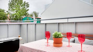 City Apartment, 1 Queen Bed with Sofa bed, Hot Tub (301) | Balcony