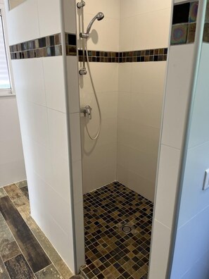 Superior Cottage, Private Bathroom, Pool View (Lesquirou) | Bathroom