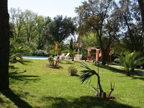 Double Room, Private Bathroom (Chambre Coquelicot) | Property grounds