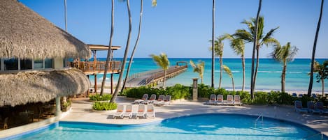 3 outdoor pools, pool loungers