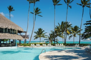 3 outdoor pools, sun loungers