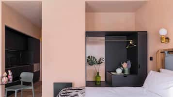 Premium bedding, in-room safe, desk, laptop workspace