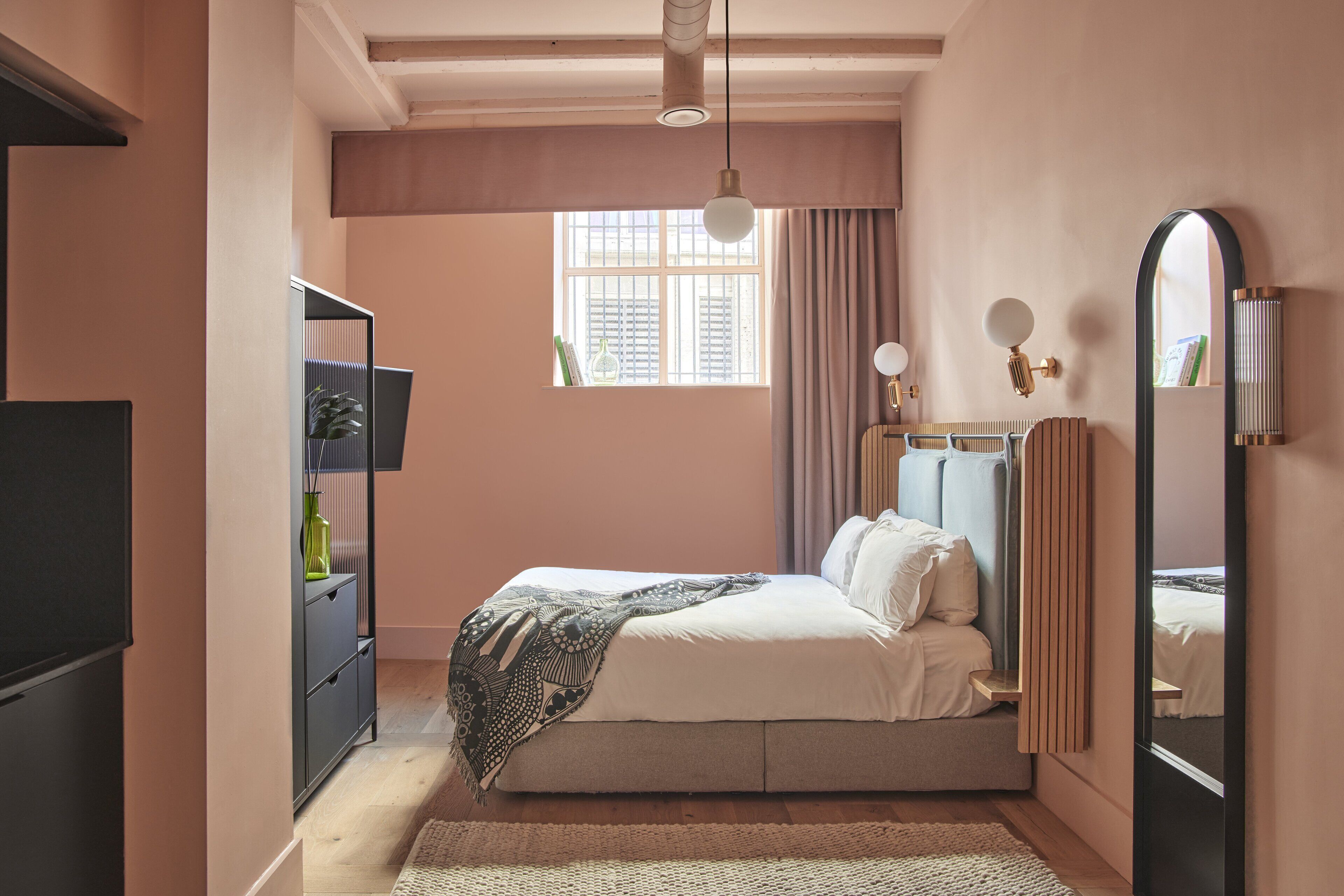 Premium bedding, in-room safe, desk, laptop workspace