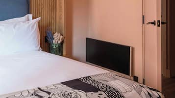 Premium bedding, in-room safe, desk, laptop workspace