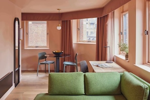 One Bedroom Suite with Desk | Eigene Küche