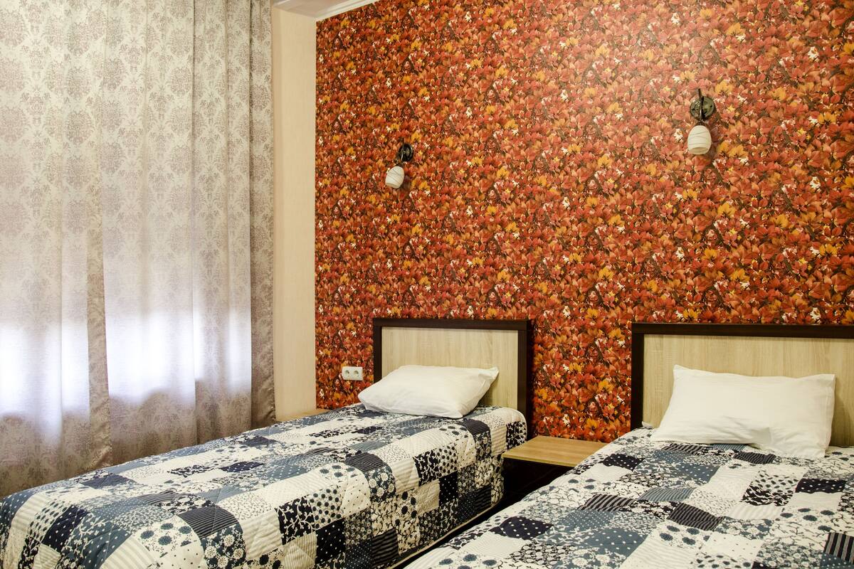 標準雙床房 | 遮光窗簾/窗簾、隔音、免費嬰兒床、免費 Wi-Fi