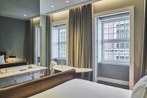 Coffres-forts dans les chambres, décoration personnalisée, bureau