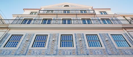 Vista frontal de la propiedad