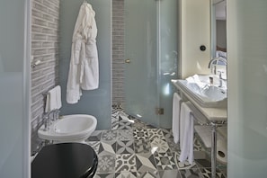 Shower, free toiletries, hair dryer, bathrobes - Europe Lisboa Boutique Hotel (Lisbon)