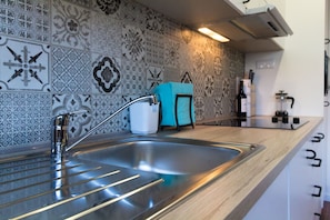 Departamento, 2 habitaciones (Ground Floor) | Cocineta privada | Refrigerador con congelador, microondas, horno y parrilla de estufa