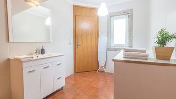 Apartment, 2 Schlafzimmer (First Floor ) | Badezimmer