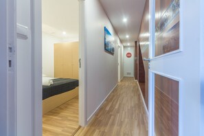 Apartamento, 2 quartos (Ground Floor) | Área de estar | TV de tela plana