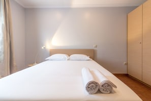 Huoneisto, 2 makuuhuonetta (First Floor ) | Silitysrauta/-lauta, ilmainen Wi-Fi, vuodevaatteet