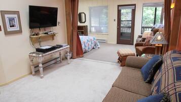 Condo, 2 Bedrooms, 2 Bathrooms | Living room | TV