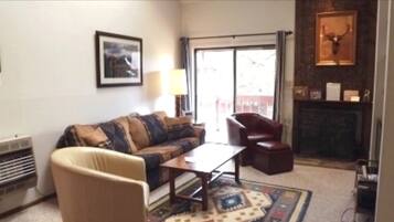 Condo, 2 Bedrooms | Free WiFi, bed sheets