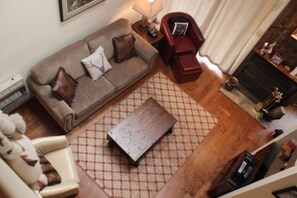 Appart'hôtel, 2 chambres | Salle de séjour | Télévision