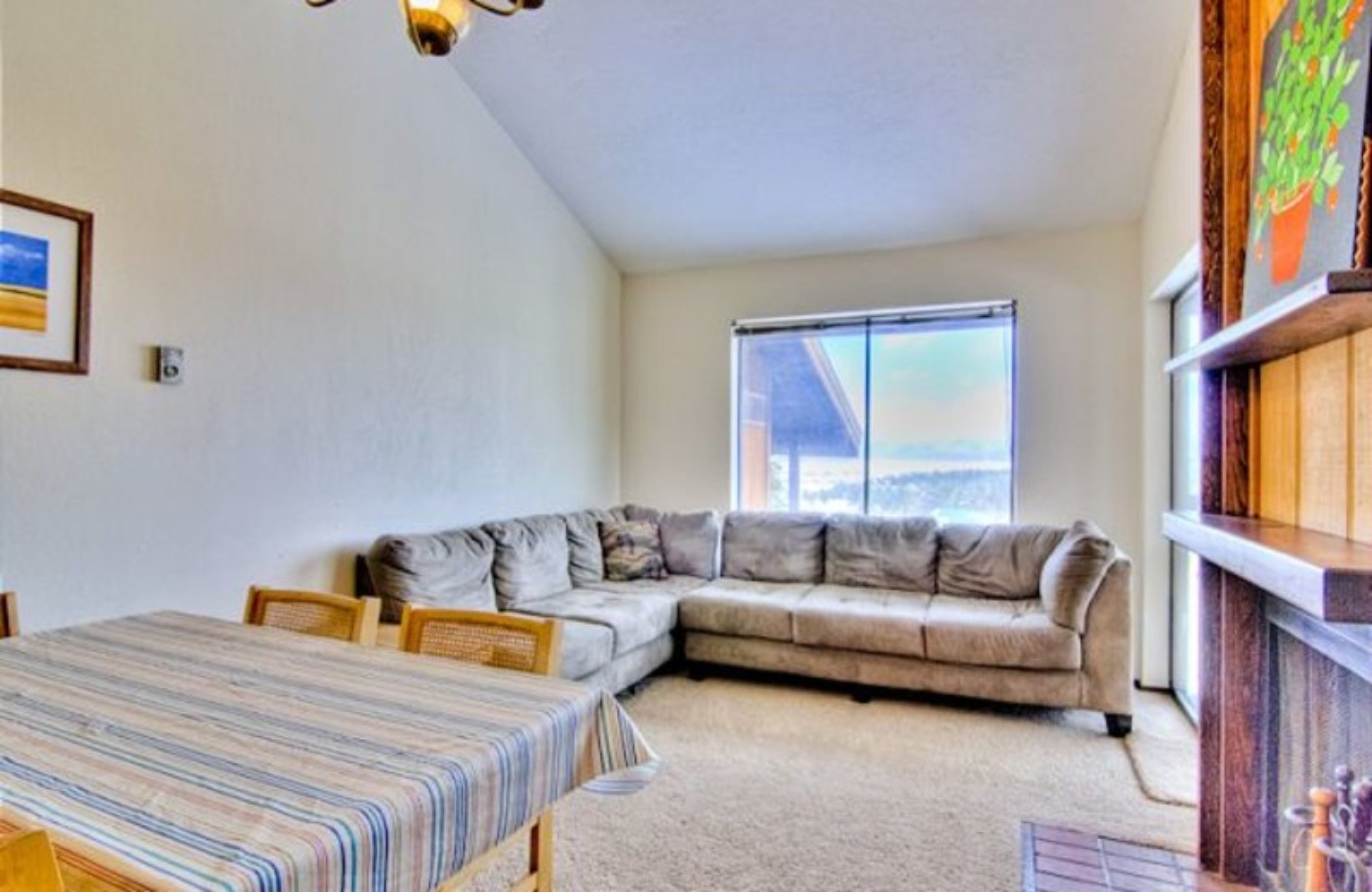 Condo, 3 Bedrooms, 2 Bathrooms | Living room | TV