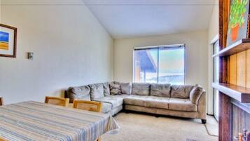 Condo, 3 Bedrooms, 2 Bathrooms | Living room | TV