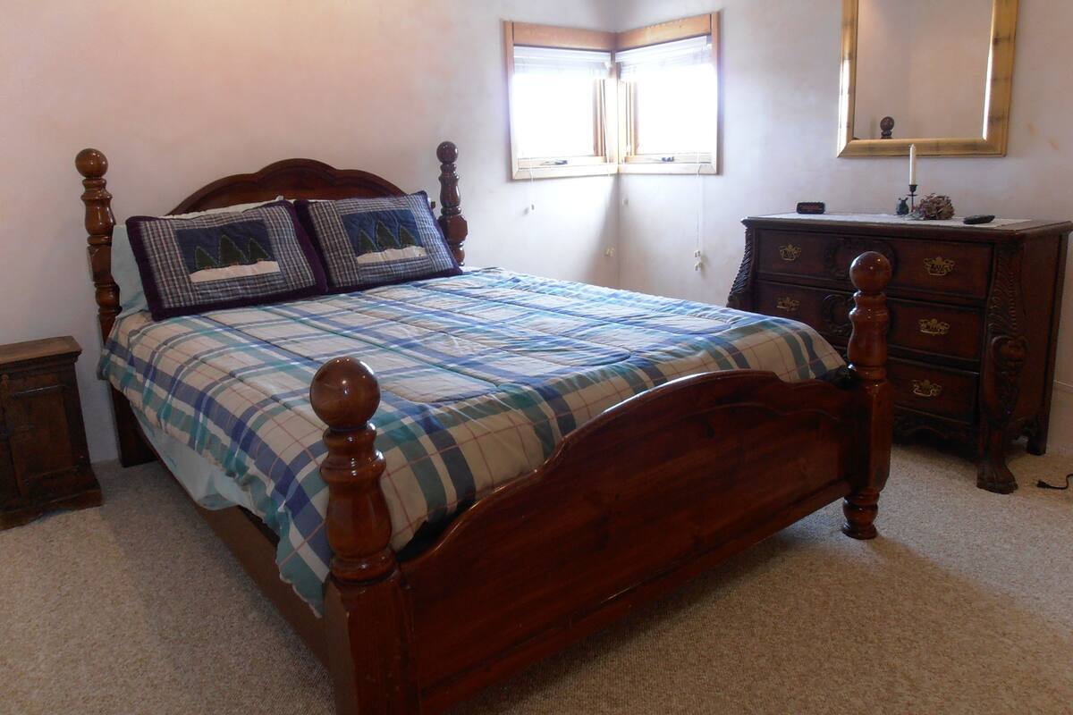 Condo, Multiple Beds, 2 Bathrooms | Iron/ironing board, WiFi (free), bed sheets