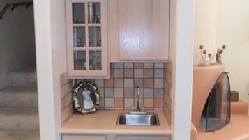 Condo, 2 Bedrooms | Room amenity